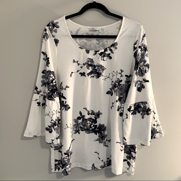 Floral Bell Sleeve Top | Reitman’s - Picture 1 of 7